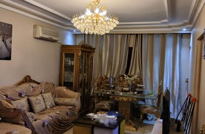 شقة - 2 غرف نوم - 2 حمامات للبيع في شارع الدكتور حسن الشريف - المنطقة الثامنة - مدينة نصر - القاهرة