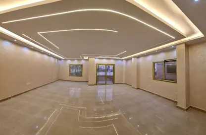 شقة - 3 غرف نوم - 3 حمامات للبيع في محور طلعت حرب - الحي الثاني - التجمع الخامس - مدينة القاهرة الجديدة - القاهرة