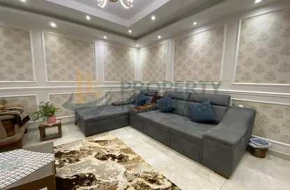 شقة - 4 غرف نوم - 2 حمامات للايجار في شارع دمشق - المهندسين - الجيزة