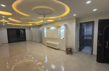 Apartment - 3 Bedrooms - 2 Bathrooms for sale in 10th Sector - Zahraa El Maadi - Hay El Maadi - Cairo