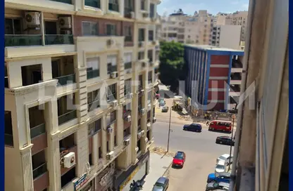 شقة - 3 غرف نوم - 2 حمامات للبيع في شارع احمد كمال - مصطفي كامل - حي شرق - الاسكندرية