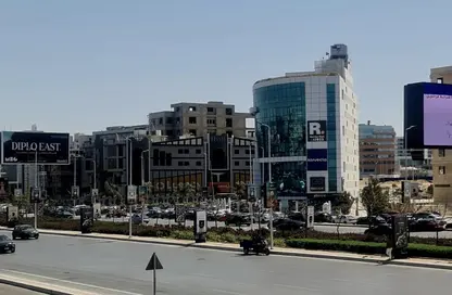 مساحات مكتبية - استوديو - 2 حمامات للايجار في وسط القاهرة الجديدة - شارع التسعين الشمالي - التجمع الخامس - مدينة القاهرة الجديدة - القاهرة