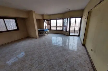 شقة - 3 غرف نوم - 2 حمامات للبيع في ميدان لبنان - المهندسين - الجيزة