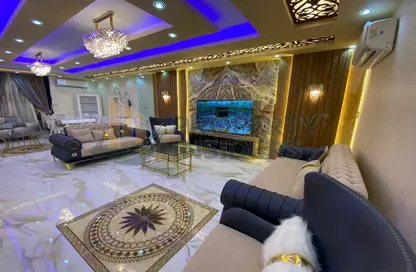 شقة - 4 غرف نوم - 3 حمامات للايجار في شارع الدكتور السبكي - الدقي - الجيزة