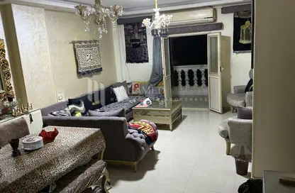 شقة - 2 غرف نوم - 1 حمام للبيع في شارع 10 - الحي الحادي عشر - الشيخ زايد - الجيزة