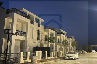 فيلا - 4 غرف نوم - 4 حمامات للبيع في ذا 8 - مدينة زايد الجديدة - الشيخ زايد - الجيزة