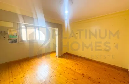 Apartment - 3 Bedrooms - 1 Bathroom for sale in Smouha - Hay Sharq - Alexandria