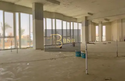 طابق كامل - استوديو - 8 حمامات للايجار في محور جمال عبد الناصر - التجمع الثالث - مدينة القاهرة الجديدة - القاهرة