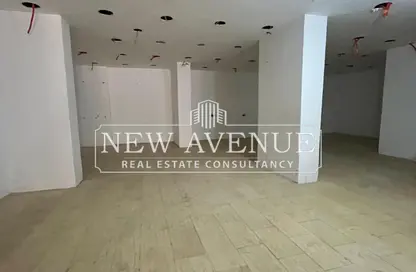 محل تجاري - استوديو - 1 حمام للبيع في شارع مصطفي النحاس - المنطقة السادسة - مدينة نصر - القاهرة