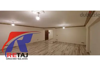 شقة - 3 غرف نوم - 2 حمامات للبيع في شارع الدكتور محمود حب الله - المنطقة الثامنة - مدينة نصر - القاهرة