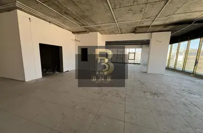 مساحات مكتبية - استوديو - 8 حمامات للايجار في شارع ال ٩٠ الجنوبي - شارع التسعين الجنوبي - التجمع الخامس - مدينة القاهرة الجديدة - القاهرة