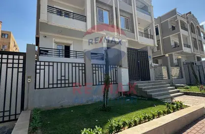 شقة - 3 غرف نوم - 1 حمام للبيع في الحي الثامن - الشيخ زايد - الجيزة شقة - 3 غرف نوم - 1 حمام للبيع في الحي الثامن - الشيخ زايد - الجيزة