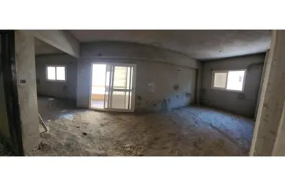 شقة - 3 غرف نوم - 2 حمامات للبيع في شارع الجامعة - الحي التاسع - مدينة العبور - القليوبية