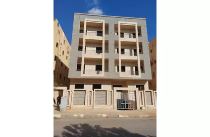 شقة - 3 غرف نوم - 3 حمامات للبيع في المنطقة السابعة - مدينة الشروق - القاهرة