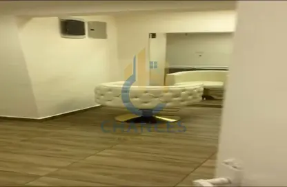 Shop - Studio - 1 Bathroom for sale in Zahraa Al Maadi Tunnel - Degla - Hay El Maadi - Cairo