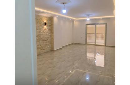 شقة - 3 غرف نوم - 2 حمامات للبيع في ستانلي - حي شرق - الاسكندرية