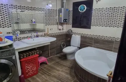 شقة - 3 غرف نوم - 2 حمامات للبيع في شارع رياض شمس - المنطقة الثامنة - مدينة نصر - القاهرة
