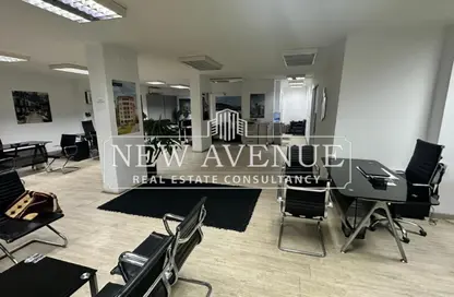 مساحات مكتبية - استوديو - 2 حمامات للايجار في المحور المركزي - الحي الخامس - مدينة 6 أكتوبر - الجيزة
