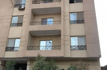 Apartment - 3 Bedrooms - 2 Bathrooms for sale in Abou El Houl - New Cairo City - Cairo