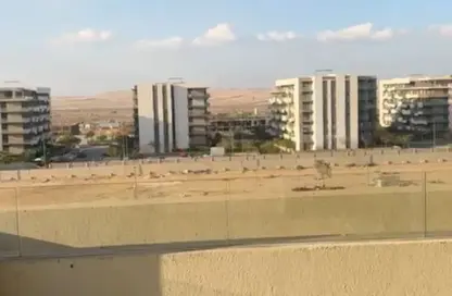 شقة - 3 غرف نوم - 2 حمامات للبيع في كمبوند البروج - كمبوندات الشروق - مدينة الشروق - القاهرة