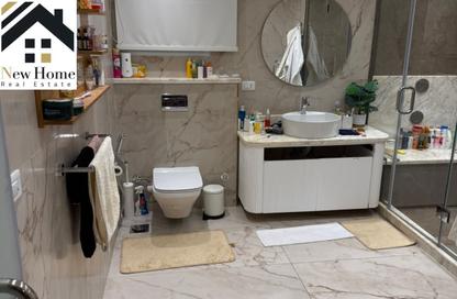 Apartment - 3 Bedrooms - 4 Bathrooms for sale in Esraa Al Moalemeen St. - Mohandessin - Giza