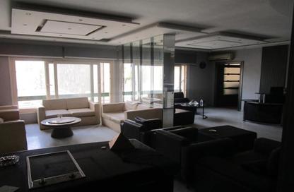 شقة - 8 غرف نوم - 5 حمامات للبيع في شارع الاحرار - المهندسين - الجيزة