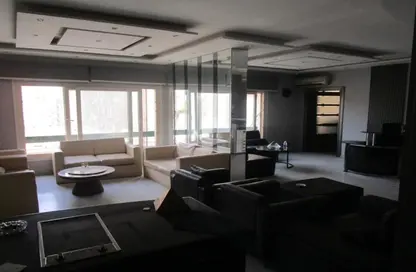 شقة - 8 غرف نوم - 5 حمامات للبيع في شارع الاحرار - المهندسين - الجيزة