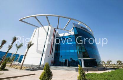 طابق كامل - استوديو - 8 حمامات للبيع في القرية الذكية - طريق مصر اسكندرية الصحراوي - مدينة 6 أكتوبر - الجيزة