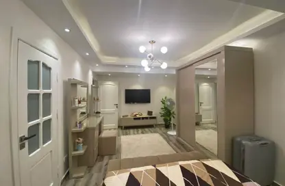 شقة - 3 غرف نوم - 3 حمامات للبيع في شارع 6 - الحي الرابع - مدينة 6 أكتوبر - الجيزة