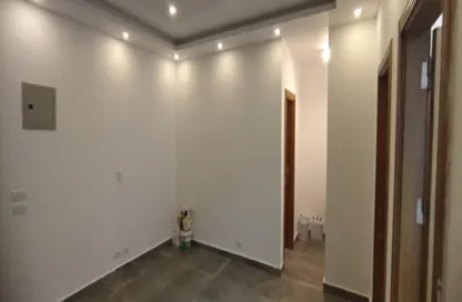 Office Space - Studio - 1 Bathroom for rent in Beverly Hills Road - 17th District - Sheikh Zayed City - Giza
