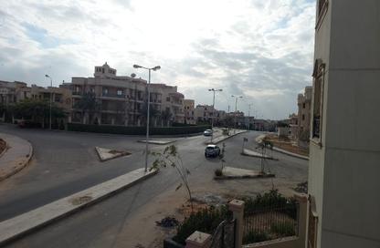 شقة - 3 غرف نوم - 3 حمامات للبيع في الحي الثاني شرق - مدينة الشروق - القاهرة