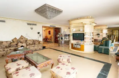 Apartment - 7 Bedrooms - 7 Bathrooms for sale in Al Geish Road - Camp Chezar - Hay Wasat - Alexandria