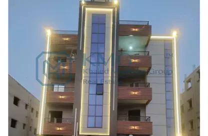 Apartment - 3 Bedrooms - 3 Bathrooms for sale in Area B - Ganoob El Acadimia - New Cairo City - Cairo
