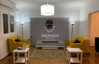 شقة - 4 غرف نوم - 2 حمامات للايجار في شارع شجرة الدر - الزمالك - القاهرة