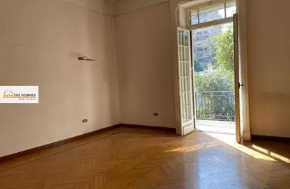 شقة - 5 غرف نوم - 2 حمامات للبيع في شارع الكامل محمد - الزمالك - القاهرة شقة - 5 غرف نوم - 2 حمامات للبيع في شارع الكامل محمد - الزمالك - القاهرة