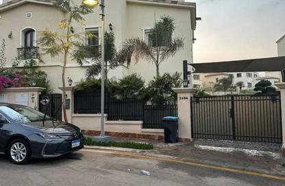 Villa - 4 Bedrooms - 5 Bathrooms for sale in Alba Spendia - Uptown Cairo - Mokattam - Cairo