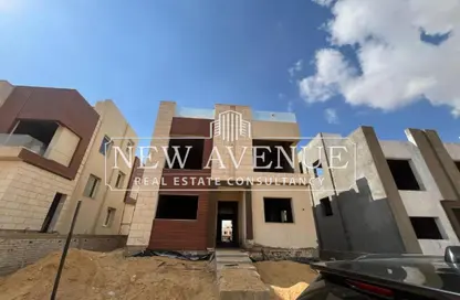 Villa - 4 Bedrooms - 5 Bathrooms for sale in Azzar 2 - 5th Settlement Compounds - The 5th Settlement - New Cairo City - Cairo