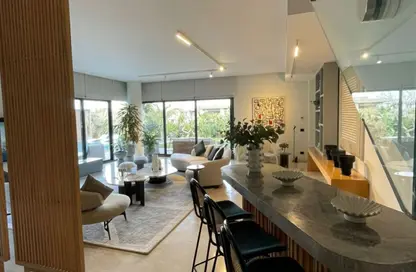 Villa - 4 Bedrooms - 3 Bathrooms for sale in Royal City - Sheikh Zayed Compounds - Sheikh Zayed City - Giza