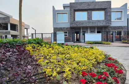 Villa - 5 Bedrooms - 3 Bathrooms for sale in Sun Capital - Fayoum Desert road - 6 October City - Giza