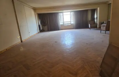 شقة - 3 غرف نوم - 3 حمامات للبيع في شارع الدكتور ميشيل باخوم - الدقي - الجيزة