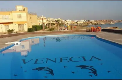 شاليه - 2 غرف نوم - 1 حمام للبيع في فينيسيا بنت السلطان - العين السخنة - السويس