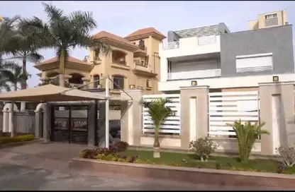 فيلا - 6 غرف نوم - 4 حمامات للبيع في الشروق 2000 - كمبوندات الشروق - مدينة الشروق - القاهرة