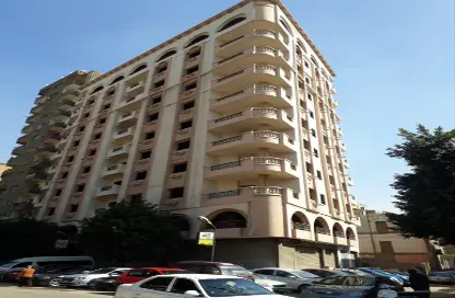 مجمع سكني - 8 غرف نوم - 8 حمامات للبيع في العتبة - القاهرة