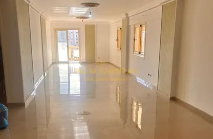 Apartment - 3 Bedrooms - 2 Bathrooms for sale in Shaarawy St. - Laurent - Hay Sharq - Alexandria