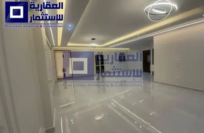 شقة - 3 غرف نوم - 3 حمامات للبيع في الحي الرابع - مدينة 6 أكتوبر - الجيزة