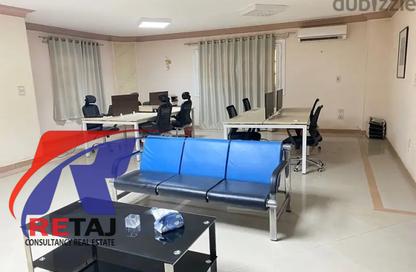 شقة - 4 غرف نوم - 3 حمامات للايجار في الحي الرابع - التجمع الخامس - مدينة القاهرة الجديدة - القاهرة