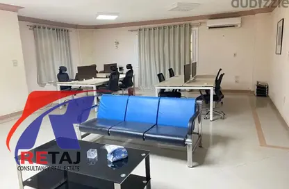 شقة - 4 غرف نوم - 3 حمامات للايجار في الحي الرابع - التجمع الخامس - مدينة القاهرة الجديدة - القاهرة