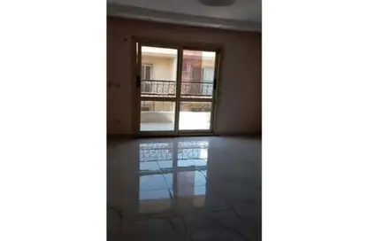 Apartment - 3 Bedrooms - 2 Bathrooms for rent in Zaker Hussein St. - Al Hadiqah Al Dawliyah - 7th District - Nasr City - Cairo