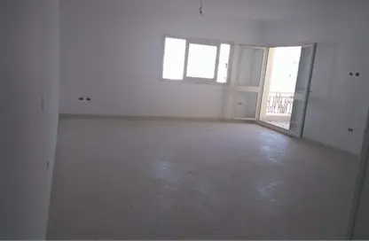 Apartment - 3 Bedrooms - 1 Bathroom for rent in Madinet Al Sahafeyeen - North Investors Area - New Cairo City - Cairo