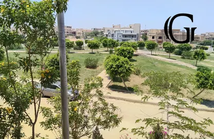 شقة - 4 غرف نوم - 3 حمامات للبيع في المجاورة الثانية - الحي الاول شرق - مدينة الشروق - القاهرة